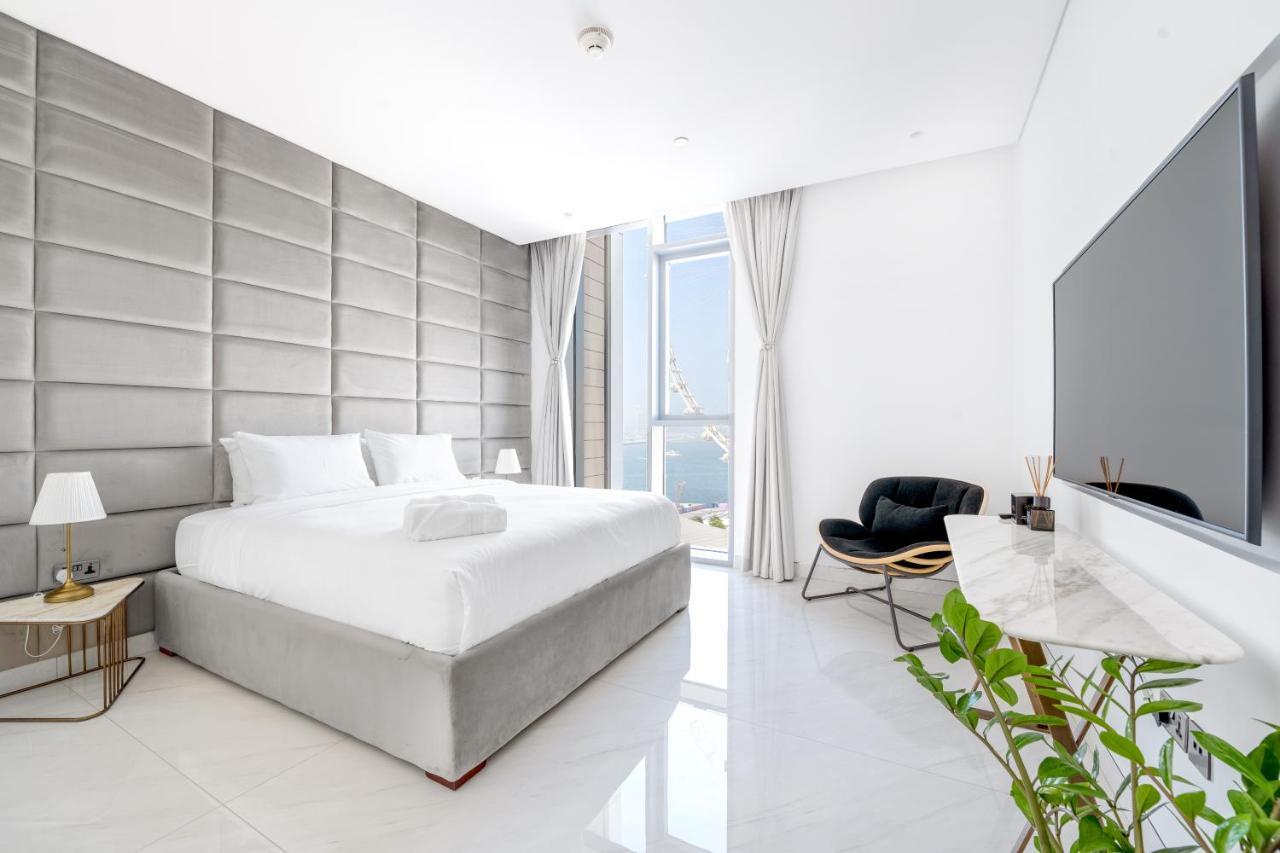 Spectacular 3 Bedroom Condo With Maids Room Facing The Dubai Eye Exterior photo